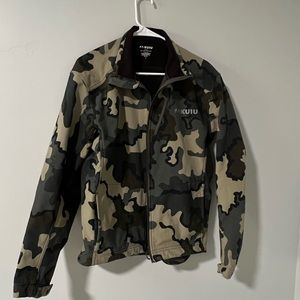 KUIU Jacket.  Like new only worn a couple times . Medium